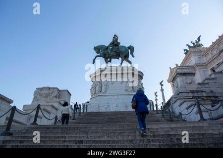 Das Nationaldenkmal Viktor Emanuels II Monumento nazionale a Vittorio Emanuele II , auch Vittoriano oder Altare della Patria altar des Vaterlands genannt, ist ein Nationaldenkmal in Rom, das zu Ehren Viktor Emanuels II., des ersten Königs des vereinigten Italien, errichtet wurde. Rom *** das Nationaldenkmal für Victor Emmanuel II. Monumento nazionale a Vittorio Emanuele II., auch Vittoriano oder Altare della Patria Altar des Vaterlandes genannt, ist ein Nationaldenkmal in Rom zu Ehren von Victor Emmanuel II., dem ersten König des vereinigten Italien Rom Stockfoto