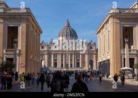 Die Basilika Sankt Peter im Vatikan San Pietro im Vaticano ist die Memorialkirche des Apostels Simon Petrus. Petersdom *** die Basilika St. Peter im Vatikan San Pietro im Vatikan ist die Gedenkkirche des Apostels Simon Peter St. Basilika Peters Stockfoto