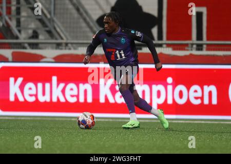 Maastricht, Niederlande. Februar 2024. MAASTRICHT, NIEDERLANDE - 2. FEBRUAR: Cain Seedorf von Telstar spielt mit dem Ball während des Matches MVV Maastricht zwischen Telstar am 2. Februar 2024 in de Geusselt in Maastricht, Niederlande. (Foto von Orange Pictures) Credit: dpa/Alamy Live News Stockfoto