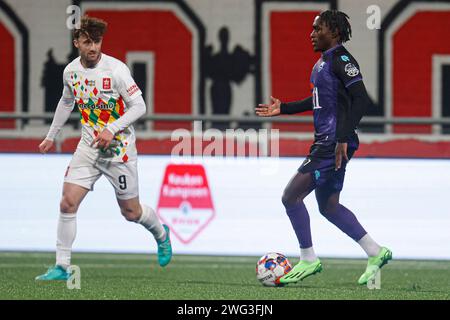 Maastricht, Niederlande. Februar 2024. MAASTRICHT, NIEDERLANDE - 2. FEBRUAR: Cain Seedorf von Telstar spielt mit dem Ball während des Matches MVV Maastricht zwischen Telstar am 2. Februar 2024 in de Geusselt in Maastricht, Niederlande. (Foto von Orange Pictures) Credit: dpa/Alamy Live News Stockfoto