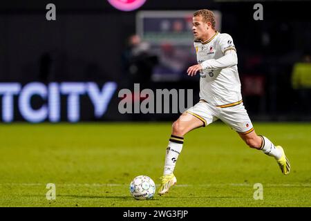 Almere, Niederlande. Februar 2024. ALMERE, NIEDERLANDE - 2. FEBRUAR: Kenzo Goudmijn von Excelsior Rotterdam spielt mit dem Ball während des niederländischen Eredivisie-Spiels zwischen Almere City FC und Excelsior Rotterdam im Yanmar Stadion am 2. Februar 2024 in Almere, Niederlande. (Foto von Andre Weening/Orange Pictures) Credit: dpa/Alamy Live News Stockfoto