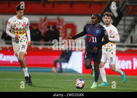 Maastricht, Niederlande. Februar 2024. MAASTRICHT, NIEDERLANDE - 2. FEBRUAR: Cain Seedorf von Telstar spielt mit dem Ball während des Matches MVV Maastricht zwischen Telstar am 2. Februar 2024 in de Geusselt in Maastricht, Niederlande. (Foto von Orange Pictures) Credit: dpa/Alamy Live News Stockfoto