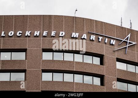 Arlington, Usa. Februar 2024. Das Hauptquartier von Lockheed Martin befindet sich am 2. Februar 2024 in Arlington, Virginia. Lockheed Martin ist einer der größten Rüstungsunternehmen in den Vereinigten Staaten und produziert die F-35-Flugzeuge der nächsten Generation für die USA und ihre NATO-Verbündeten. (Foto: Samuel Corum/SIPA USA) Credit: SIPA USA/Alamy Live News Stockfoto