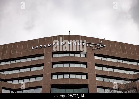 Arlington, Usa. Februar 2024. Das Hauptquartier von Lockheed Martin befindet sich am 2. Februar 2024 in Arlington, Virginia. Lockheed Martin ist einer der größten Rüstungsunternehmen in den Vereinigten Staaten und produziert die F-35-Flugzeuge der nächsten Generation für die USA und ihre NATO-Verbündeten. (Foto: Samuel Corum/SIPA USA) Credit: SIPA USA/Alamy Live News Stockfoto