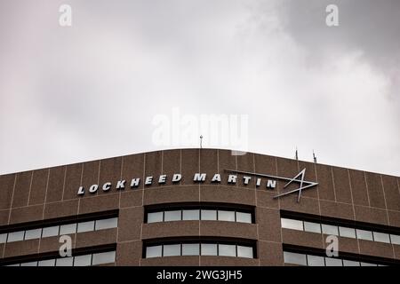 Arlington, Usa. Februar 2024. Das Hauptquartier von Lockheed Martin befindet sich am 2. Februar 2024 in Arlington, Virginia. Lockheed Martin ist einer der größten Rüstungsunternehmen in den Vereinigten Staaten und produziert die F-35-Flugzeuge der nächsten Generation für die USA und ihre NATO-Verbündeten. (Foto: Samuel Corum/SIPA USA) Credit: SIPA USA/Alamy Live News Stockfoto
