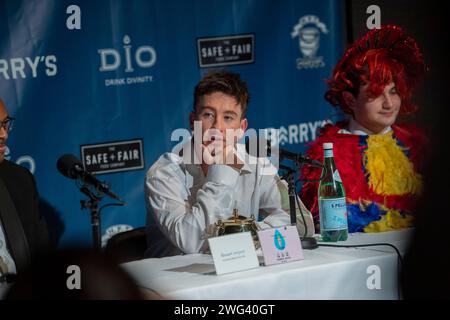 Cambridge, Usa. Februar 2024. Der irische Schauspieler Barry Keoghan stellt Fragen während einer Pressekonferenz, nachdem er 2024 am Freitag, den 2. Februar 2024, in Cambridge, MA, zum Mann des Jahres der Harvard University gekürt wurde. Foto: Amanda Sabga/UPI Credit: UPI/Alamy Live News Stockfoto