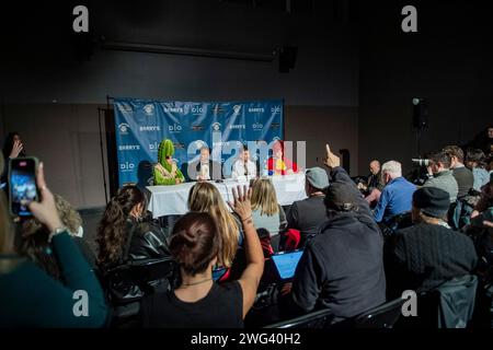 Cambridge, Usa. Februar 2024. Der irische Schauspieler Barry Keoghan stellt Fragen während einer Pressekonferenz, nachdem er 2024 am Freitag, den 2. Februar 2024, in Cambridge, MA, zum Mann des Jahres der Harvard University gekürt wurde. Foto: Amanda Sabga/UPI Credit: UPI/Alamy Live News Stockfoto