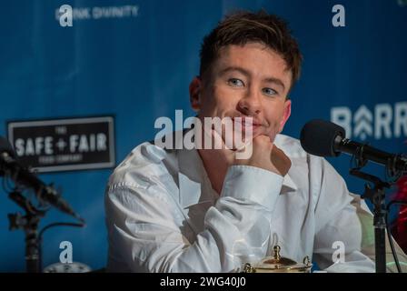 Cambridge, Usa. Februar 2024. Der irische Schauspieler Barry Keoghan reagierte auf einer Pressekonferenz, nachdem er am Freitag, den 2. Februar 2024, an der Harvard University in Cambridge, MA, zum Mann des Jahres 2024 gekürt wurde. Foto: Amanda Sabga/UPI Credit: UPI/Alamy Live News Stockfoto