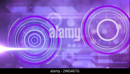 Bild von Scopes, die über einen digitalen Bildschirm scannen und Daten verarbeiten Stockfoto