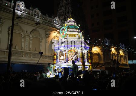 Lord Muruga führte eine Prozession auf Thaipusam Vorabend vom Sri Maha Mariamman Tempel zu den Batu Höhlen in Malaysia Stockfoto