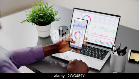 African American Data Analyst mit Data Analytics KPI Dashboard Stockfoto