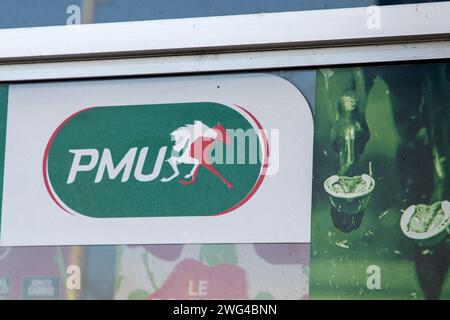 Bordeaux , Frankreich - 02 01 2024 : PMU-Logo-Markenkette und Pferdeschild-Text auf der Fassade des Ladens der französischen Sportorganisation Stockfoto