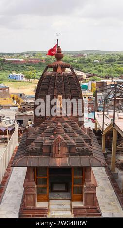 Kleiner Tempel in der Nähe des Sachiya Mata Tempels, Osian, Rajasthan, Indien. Stockfoto