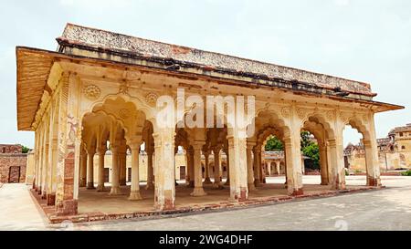 INDIEN, RAJASTHAN, NAGAUR, August 2023, Mandapa auf dem Campus des Fort Nagaur oder Ahhichatragarh Fort Palace. Stockfoto