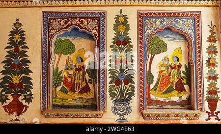 Gemälde von Lord Krishna und Radha im Dr. Ramnath Podar Haveli Museum, Nawalgarh, Rajasthan, Indien. Stockfoto