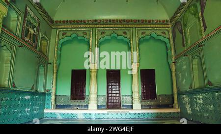 Blick auf die Zimmer in Shri Pushkar thalia Haveli, Mandawa, Jhunjhunu, Rajasthan, Indien. Stockfoto