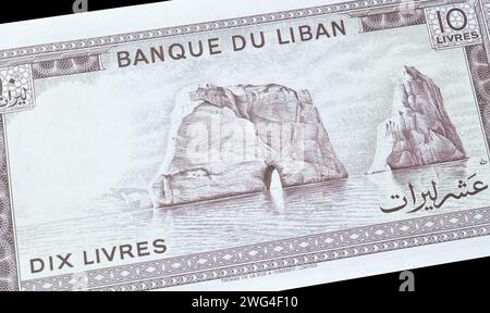 Die Rückseite der 10-Livres-Banknote des Libanon, die den Taubenfelsen zeigt, in Beirut Stockfoto