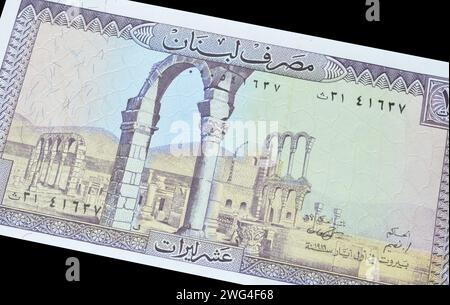 Vorderseite der 10-Livres-Banknote, gedruckt vom Libanon, die Ruinen von Anjar zeigt Stockfoto