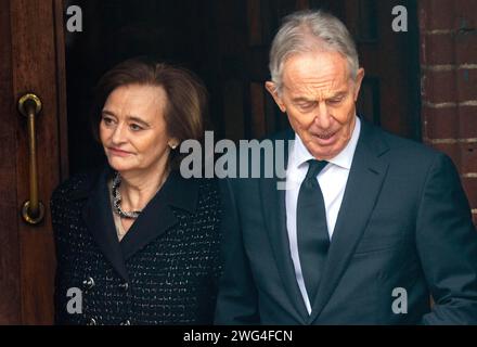 PIC zeigt: Derek Draper Funeral 2.2.24 ehemaliger Premierminister TONY BLAIR mit Frau Cherie PIC gavin rodgers/pixel8000 Stockfoto