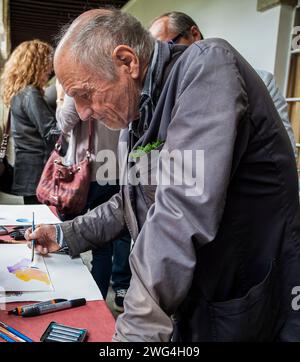 Bild des spanischen Malers und Bildhauers Antonio Lopez, Gemälde auf Papier und drinnen. Stockfoto