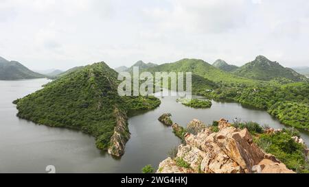 INDIEN, RAJASTHAN, UDAIPUR, Juli 2023, Badi Lake oder Bahubali Hills. Stockfoto