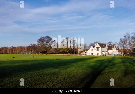 Skylark Cafe in der Dorlcote Road am Wandsworth Common, einem großen öffentlichen Gemeindegebiet in Wandsworth im Südwesten von London, England, das an einem sonnigen Wintertag zu sehen ist Stockfoto