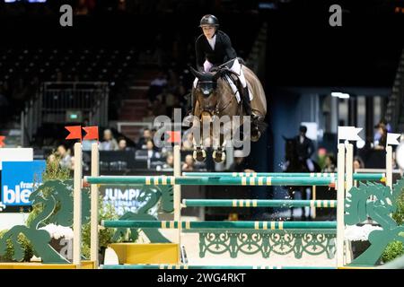 Bordeaux, Frankreich - 2. Februar 2024. Zascha Nygaard Lill aus Dänemark tritt während der FEI CSI5* Weltmeisterschaft in Bordeaux in einer 1,40-m-Speed-Klasse an. Mark Spowart/ALAMY LIVE NEWS Stockfoto