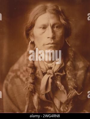 Chief Garfield-Jicarilla, 1905. Kopf-und-Schultern-Porträt des Jicarilla-Mannes. Stockfoto