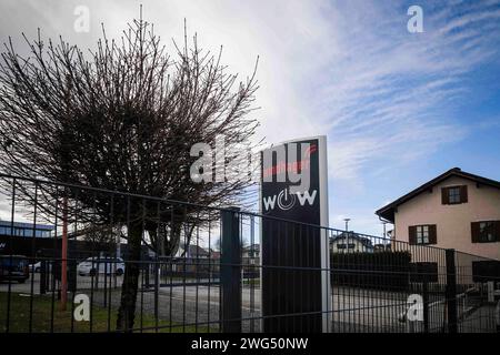 03.02.2024, Seekirchen am Wallersee, AUT, unterwegs in Salzburg, Symbolbild, Themenbild, Verschiedene Themenbilder, Reportage, Fa. Windhager im Bild eine Außenansicht der Firma Windhager,Illustration zum Thema Heizungshersteller Windhager. Im Bild: Die Zentrale des Heizungsherstellers Windhager aufgenommen am Samstag, 3. Februar 2024. Der Heizungshersteller Windhager mit Sitz in Seekirchen im Salzburger Flachgau hat am Landesgericht Salzburg die Eröffnung eines Insolvenzverfahrens beantragt *** 03 02 2024, Seekirchen am Wallersee, AUT, unterwegs in Salzburg, Symbolbild, Themenbild, Verschieden Stockfoto