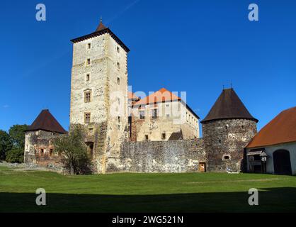 Die Wasserburg Svihov im Lokal vodní hrad Švihov ist ein Überrest einer mittelalterlichen Wasserfestung in Tschechien Stockfoto