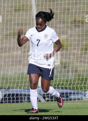 Women's Friendly International: England gegen Norwegen, La Manga, Spanien, 17. Januar 2014. Eniola Aluko feiert das Tor Englands im Jahr 1-1 unter dem neuen Manager Mark Sampson Foto von Tony Henshaw Stockfoto