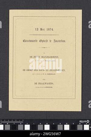 Erklärung der Platten der Parade bei der Feier des 25-jährigen Jubiläums von König Wilhelm III. In Amsterdam, 1874, 1874 gedruckte Erklärung für die neun Platten der kostümierten historischen Parade, die in Amsterdam anlässlich des 25-jährigen Jubiläums von König Wilhelm III. am 12. Mai 1874 stattfand. Zwei doppelt gefaltete Blätter in einer Spreu aus gelbem Papier. Amsterdamer Buchdruckfest zu Veranstaltungen von nationaler Bedeutung (+ Parade, Wettbewerb, Kavalcade  festliche Aktivitäten). Kostüme, die bei Wettbewerben in Amsterdam verwendet werden Stockfoto