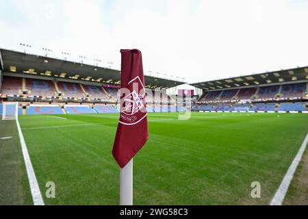 Burnley, Großbritannien. Februar 2024. Eine allgemeine Ansicht von Turf Moor vor dem Spiel, während des Premier League-Spiels Burnley gegen Fulham in Turf Moor, Burnley, Vereinigtes Königreich, 3. Februar 2024 (Foto: Cody Froggatt/News Images) in Burnley, Vereinigtes Königreich am 3. Februar 2024. (Foto: Cody Froggatt/News Images/SIPA USA) Credit: SIPA USA/Alamy Live News Stockfoto