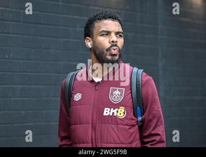 Burnley, Großbritannien. Februar 2024. Vitinho aus Burnley kommt vor dem Spiel, während des Premier League-Spiels Burnley gegen Fulham am 3. Februar 2024 in Burnley, Großbritannien, am 3. Februar 2024. (Foto: Cody Froggatt/News Images/SIPA USA) Credit: SIPA USA/Alamy Live News Stockfoto