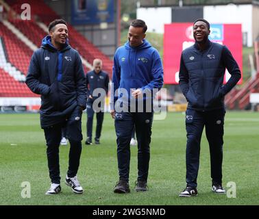 Korey Smith im Derby County, Kane Wilson und Ebou Adams (links-rechts) vor dem Spiel der Sky Bet League One in The Valley, London. Bilddatum: Samstag, 3. Februar 2024. Stockfoto