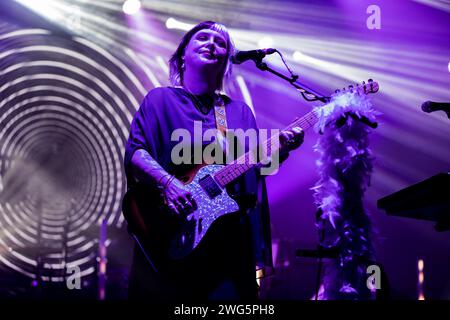 Bologna, Italien. Februar 2024. Slowdive live in Bologna. (Foto: Carlo Vergani/Pacific Press) Credit: Pacific Press Media Production Corp./Alamy Live News Stockfoto