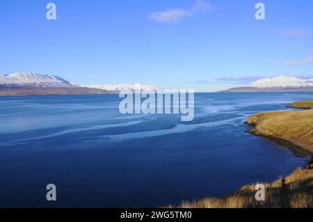 Die Mündung von Eyjafjordur in der Nähe der Stadt Akureyri in Nordisland Stockfoto