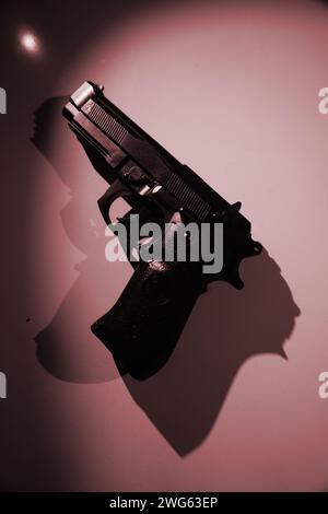 Pistolenpistole künstlerische Fotografie Bucheinband Design. Stockfoto