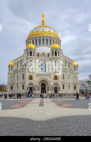 KRONSTADT, RUSSLAND - 01. MAI 2022: MARINESTADT Nahaufnahme der Nikolaus-Kathedrale. Kronstadt, Russland Stockfoto