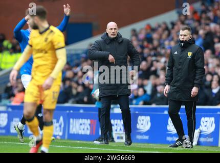 Rangers-Manager Philippe Clement gibt beim Cinch-Premiership-Spiel im Ibrox Stadium in Glasgow Gesten an der Touchline. Bilddatum: Samstag, 3. Februar 2024. Stockfoto