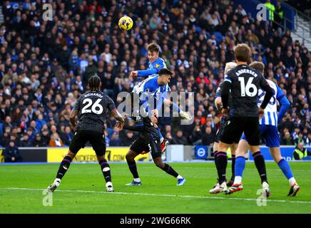 Jack Hinshelwood von Brighton und Hove Albion erzielt das zweite Tor des Spiels während des Premier League-Spiels im American Express Stadium in Brighton. Bilddatum: Samstag, 3. Februar 2024. Stockfoto