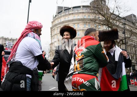 London, Großbritannien. 3. Februar 2024: Tausende palästinensischer Demonstranten marschieren heute durch das Zentrum Londons und fordern ein Ende des andauernden Konflikts in Gaza. Der Konflikt hat schätzungsweise 27.000 Menschen getötet. Nach Angaben des Roten Kreuzes sind 80 % mit Notfällen oder katastrophalen Ernährungsunsicherheiten konfrontiert. Quelle: Justin Griffiths-Williams/Alamy Live News Stockfoto