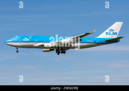 Niederländische KLM Boeing 747-400 mit Registrierung PH-BFG im Finale für Amsterdam Airport Schiphol Stockfoto