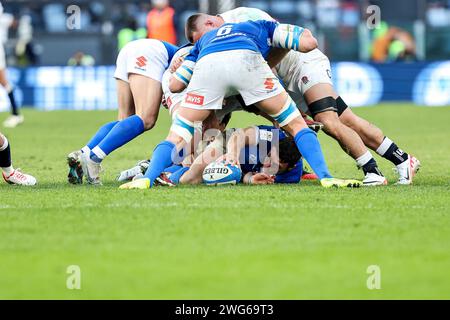 Rom, Italien. Februar 2024. Italien ruck während des Spiels Italien gegen England, Rugby Six Nations in Rom, Italien, 3. Februar 2024 Credit: Independent Photo Agency/Alamy Live News Stockfoto