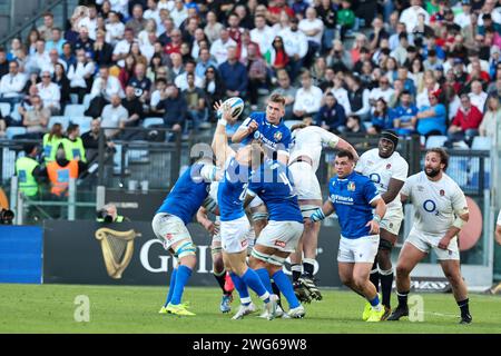 Rom, Italien. Februar 2024. Italien Angriff während des Spiels Italien gegen England, Rugby Six Nations in Rom, Italien, 3. Februar 2024 Credit: Independent Photo Agency/Alamy Live News Stockfoto