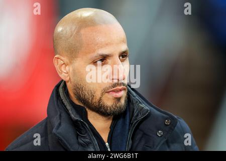 Enschede, Niederlande. Februar 2024. ENSCHEDE, NIEDERLANDE - 3. FEBRUAR: ESPN-Analist Karim El Ahmadi während des niederländischen Eredivisie-Spiels zwischen dem FC Twente und dem RKC Waalwijk am 3. Februar 2024 in de Grolsch Veste in Enschede, Niederlande. (Foto von Hans van der Valk/Orange Pictures) Credit: Orange Pics BV/Alamy Live News Stockfoto