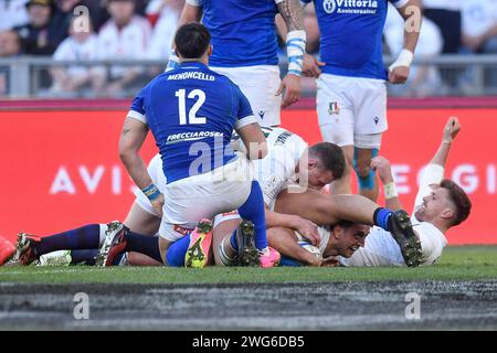 Rom, Italien. Februar 2024. Versuch mit Alex Mitchell aus England beim Six Nations Rugby-Spiel zwischen Italien und England im Stadio Olimpico in Rom am 3. Februar 2024. Foto Antonietta Baldassarre/Insidefoto Credit: Insidefoto di andrea staccioli/Alamy Live News Stockfoto