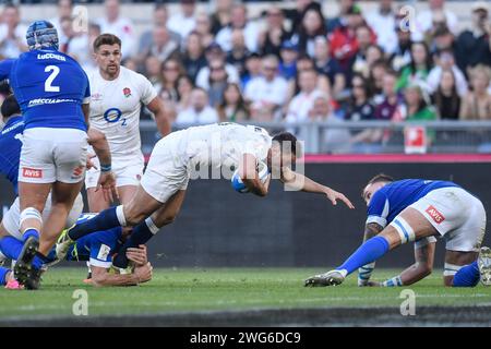 Rom, Italien. Februar 2024. Versuch mit Alex Mitchell aus England beim Six Nations Rugby-Spiel zwischen Italien und England im Stadio Olimpico in Rom am 3. Februar 2024. Foto Antonietta Baldassarre/Insidefoto Credit: Insidefoto di andrea staccioli/Alamy Live News Stockfoto