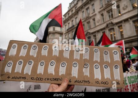 Am 3. Februar marschierten Hunderttausende von Menschen zur Unterstützung Palästinas und forderten einen Waffenstillstand und das Ende der Bombardierung von Gaza. Stockfoto