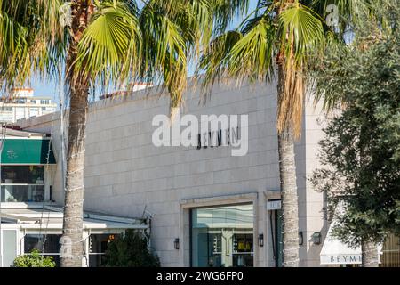 Mersin, Turkiye - 27. Januar 2024: Mersin Marina ist ein Yachthafen an der östlichen Mittelmeerküste in Mersin, Turkiye. Stockfoto